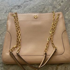 Tory burch shoulder bag, can use as a crossbody